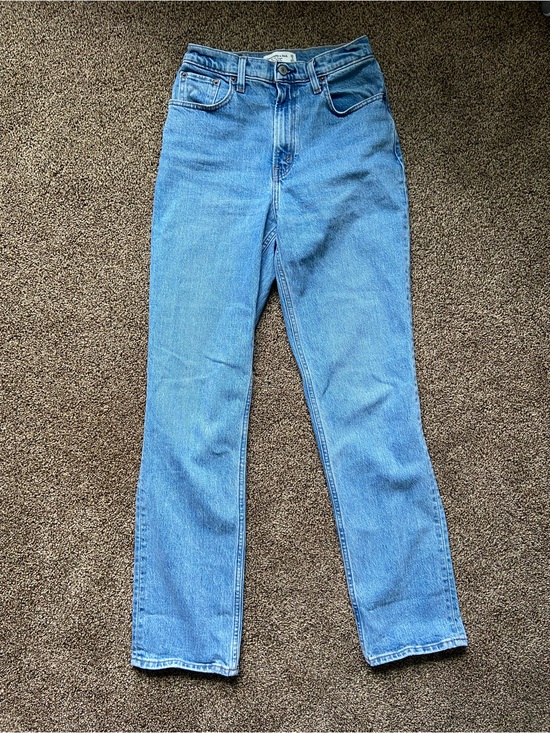 Abercrombie & Fitch Denim - Abercrombie and Fitch 90’s Straight Ultra High Rise 26/2L